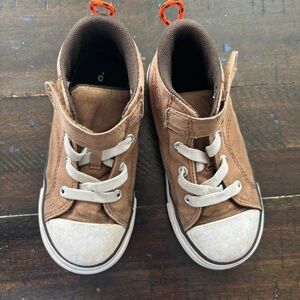 Toddler boys converse